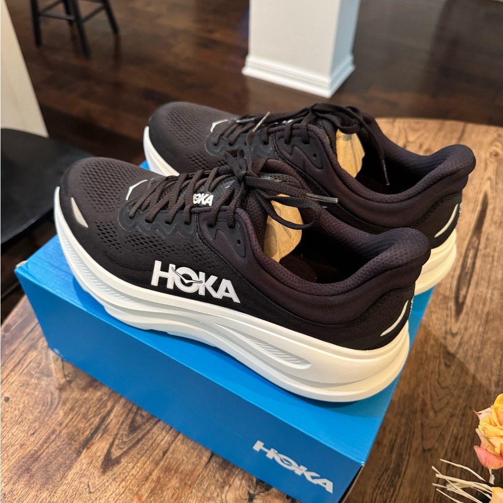 ✨BRAND NEW✨ Men’s HOKA Bondi 9 - Black/white, 12 - Picture 5 of 8